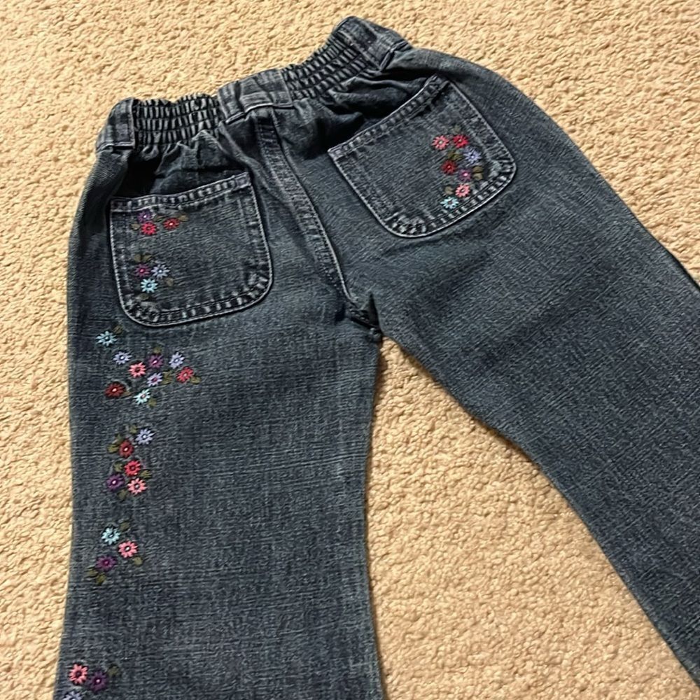 OSHKOSH SIZE GIRLS 2T EMBROIDERED FLARE JEANS - Picture 5 of 6